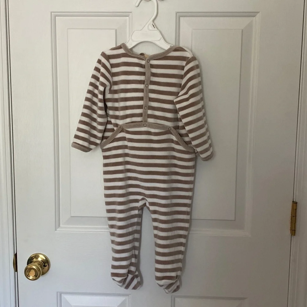 NWOT Jacadi Paris Baby Striped Pajama with Small Stuffed Giraffe - 12M